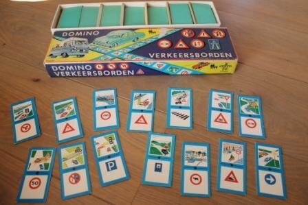 Oude vintage brocante spel verkeersborden domino traffic signs domino sixties