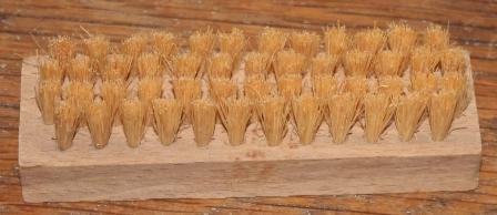 Oude brocante houten nagelborsteltje