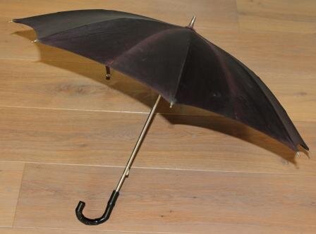Sierlijke kleine oude paarse brocante paraplu
