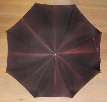 Sierlijke kleine oude paarse brocante paraplu