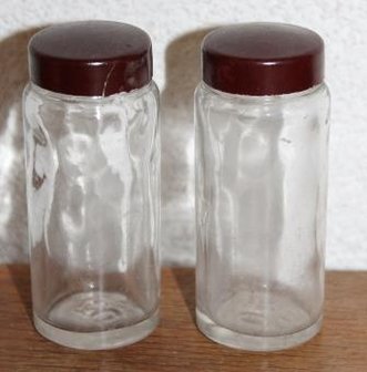 Oude vintage brocante glazen apothekers potten bakelieten dopjes glass pots