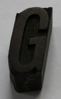 Oude brocante drukkerij matrijs stempel letter G