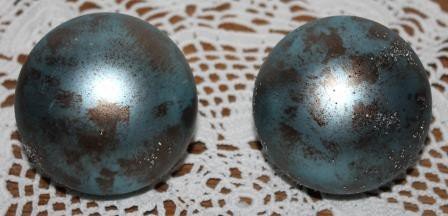 Brocante matte blauwe kerstballen brons vlekken glitters