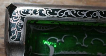 Oude brocante groene glazen asbakje zilver overlay