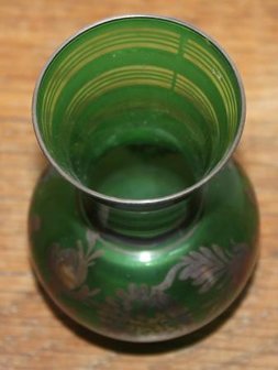 Oude brocante groene glazen vaasje zilver overlay 3