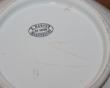 Oude vintage brocante ecru serveer-/fruitschaal P. Regout 25,5 cm