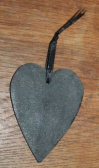 Sober brocante decoration heart of slate with ribbon