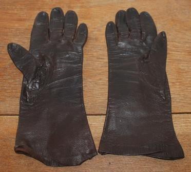 Oude donkerbruine leren brocante dames handschoenen