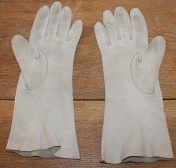 Oude beige leren brocante dames handschoenen