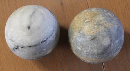 Decoratieve massieve grijze betonnen bal, bol 8,5 cm