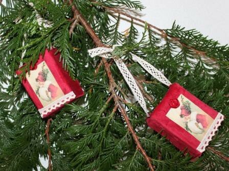 Brocante kerstdecoratie rood fluweel doosje vintage dame