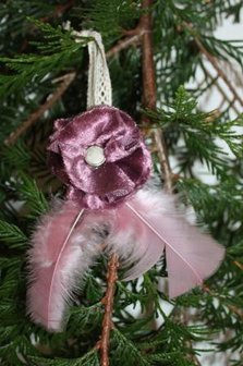 Decoratieve stoffen bloem paars fluweel, veren &amp; kant