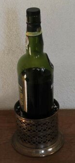 Oude vintage brocante verzilverde wijnflessenhouder