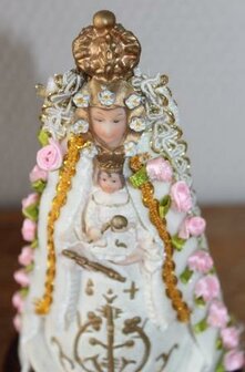 Oud vintage brocante Mariabeeldje met kind, ecru fluweel