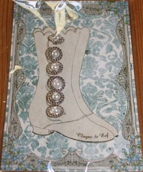 Brocante haberdashery card shoe, boot with 6 pearl buttons with edge