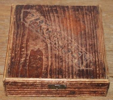 Oud vintage brocante houten kistje doosje zakdoeken tekst