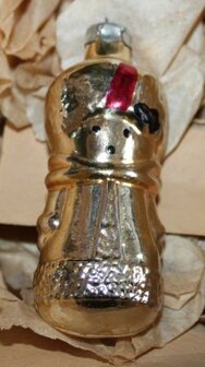 Antieke oude vintage brocante kerstbal dame vrouwtje winter goudkleurige poppetje figuurtje