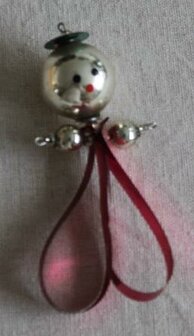 Antieke oude vintage brocante Gablonzer kerstballen poppetje figuurtje roze zilveren glazen