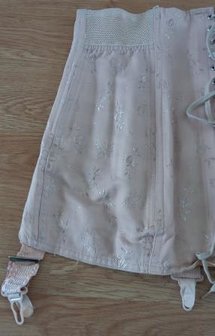Oude vintage brocante beige lichtroze korset corset pink boudoir paspop 1