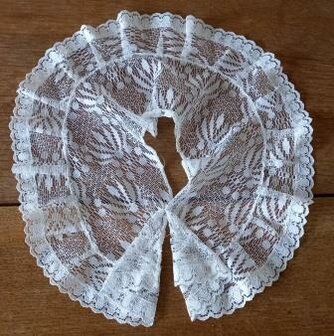Oud vintage brocante witte kanten kraagje white lace collar boudoir