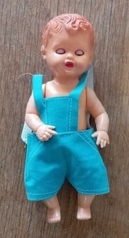 Oude vintage brocante popje kleine slaapogen blauwe pakje verzamelaars speelgoed dolls toys 1