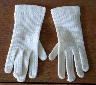 Oude kleine vintage brocante witte gebreide kinderhandschoenen knitted childrens gloves