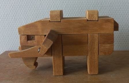 Oude vintage brocante houten speelgoed 3D puzzel olifant wooden puzzle elephant