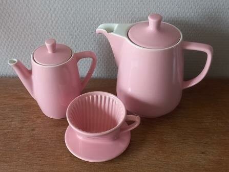 Roze oude vintage brocante Melitta koffiepotjes koffiefilterhouder pink coffee pots set 1