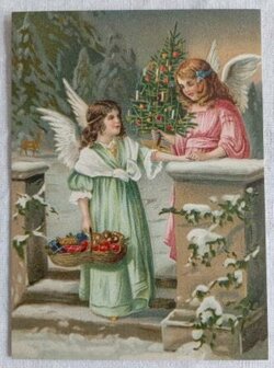 Nostalgische vintage brocante kerstkaart engelen in winternacht sneeuw kerstboom postcard Christmas angels winter night