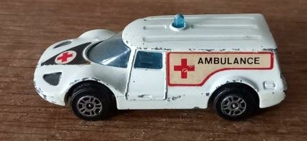 Oude vintage retro brocante speelgoed autootje ambulance healer wheeler Corgi Juniors