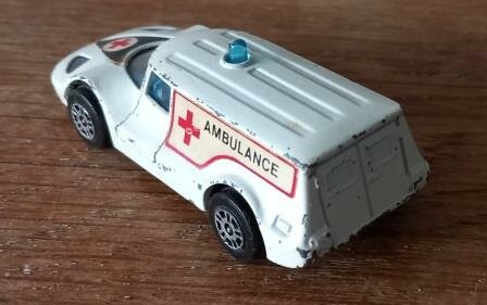 Oude vintage retro brocante speelgoed autootje ambulance healer wheeler Corgi Juniors 1
