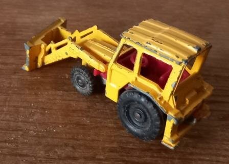 Oude vintage brocante speelgoed autootje Corgi Juniors 3303 Massey Ferguson tractor schuiver 1