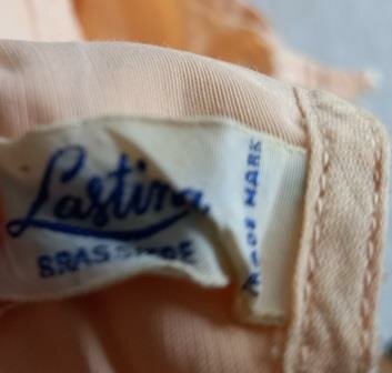 Oude vintage brocante oudroze beha bh Lastina brassiere 36 B pink bra nostalgische katoenen 6