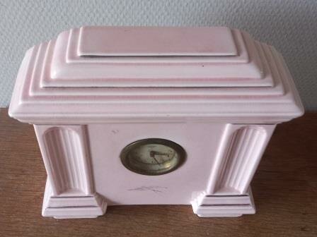 Antieke oude vintage brocante lichtroze porseleinen schoorsteenklokje zwaluw vogel mantel clock pink 1