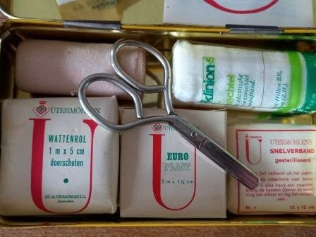 Oude vintage brocante blikje Utermohlen touristen verbanddoos groot model tin first aid kit 2
