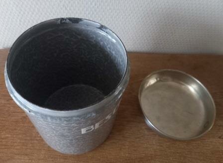Oude vintage brocante grijsgewolkte emaillen beschuitbus gray grey enamel storage container 3