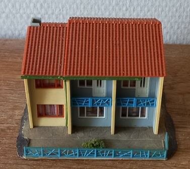 Oud vintage brocante Faller B-222 seriehuis appartementencomplex modelspoor HO toy house 2