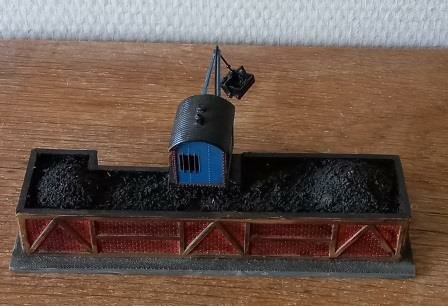 Oude vintage brocante kolenbevoorradingsdepot kraantje HO modelspoorbaan toy coal supply crane 1