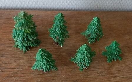 Set 6 oude vintage brocante sparren naaldbomen dennenboom modelspoorbaan HO plastic conifers pine trees railway 1