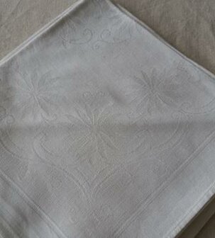 Set 4 oude vintage brocante witte damasten servetten bloemen white napkins flowers 1