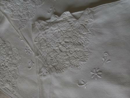 Set 3 oude vintage brocante witte stoffen servetten kant geborduurde fabric napkins lace embroidery 2