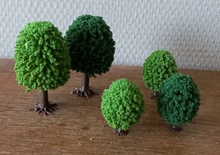 Set 5 oude vintage brocante borstelboompjes loofbomen HO modelspoorbaan trein deciduous trees railways diorama
