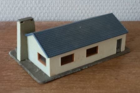 Oud vintage brocante huisje bungalow villa modelspoor HO toy house