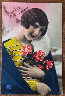 Antieke oude vintage brocante kerstkaart ingekleurde foto dame rozen Christmas card lady