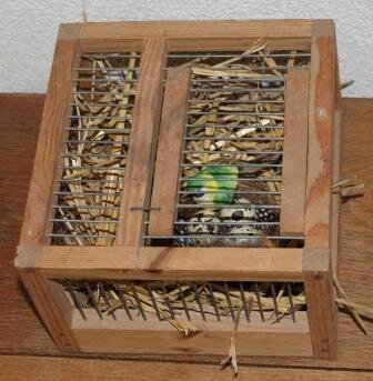 Oud brocante vierkant houten vogelkooitje 