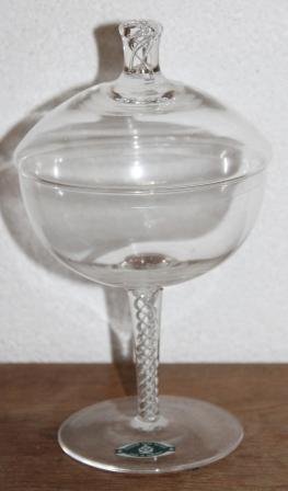 Brocante kristallen dekselcoupes gedraaid glas in pootje