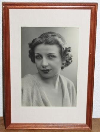 Oude Franse brocante zwart wit foto vintage dame in lijst