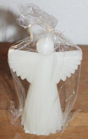 Decoratieve brocante witte kaars in de vorm van een engeltje