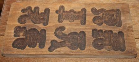 Oude brocante houten speculaasplank met 6 vormpjes