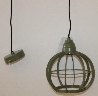 Sobere brocante olijfgroene metalen hanglamp Bibi